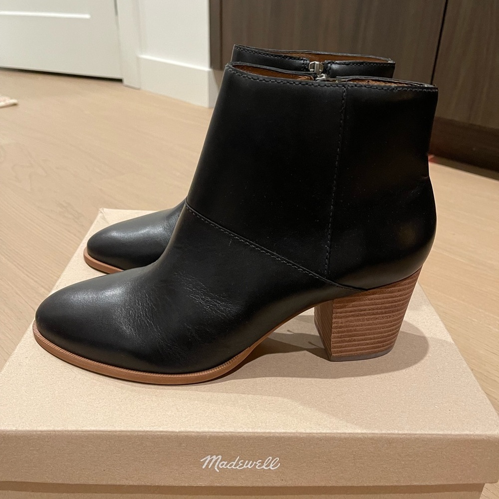 Brand New - Madewell Rosie Ankle Booties in Leather, Size 10